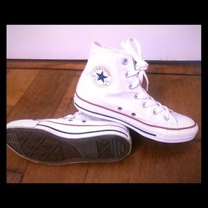 Women’s size 7 white high top all star converse